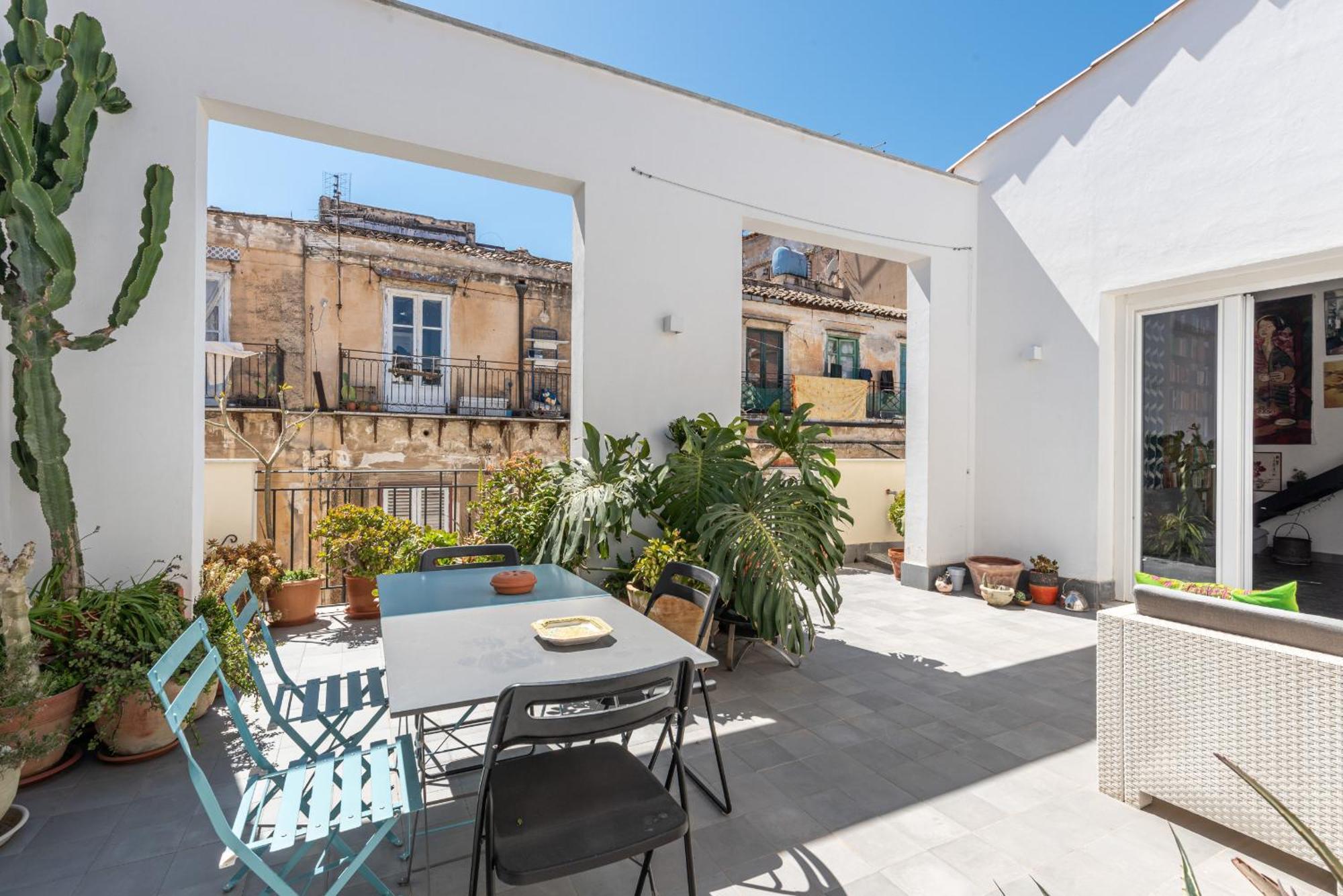 Una Terrazza Su Via Calderai By Wonderful Italy